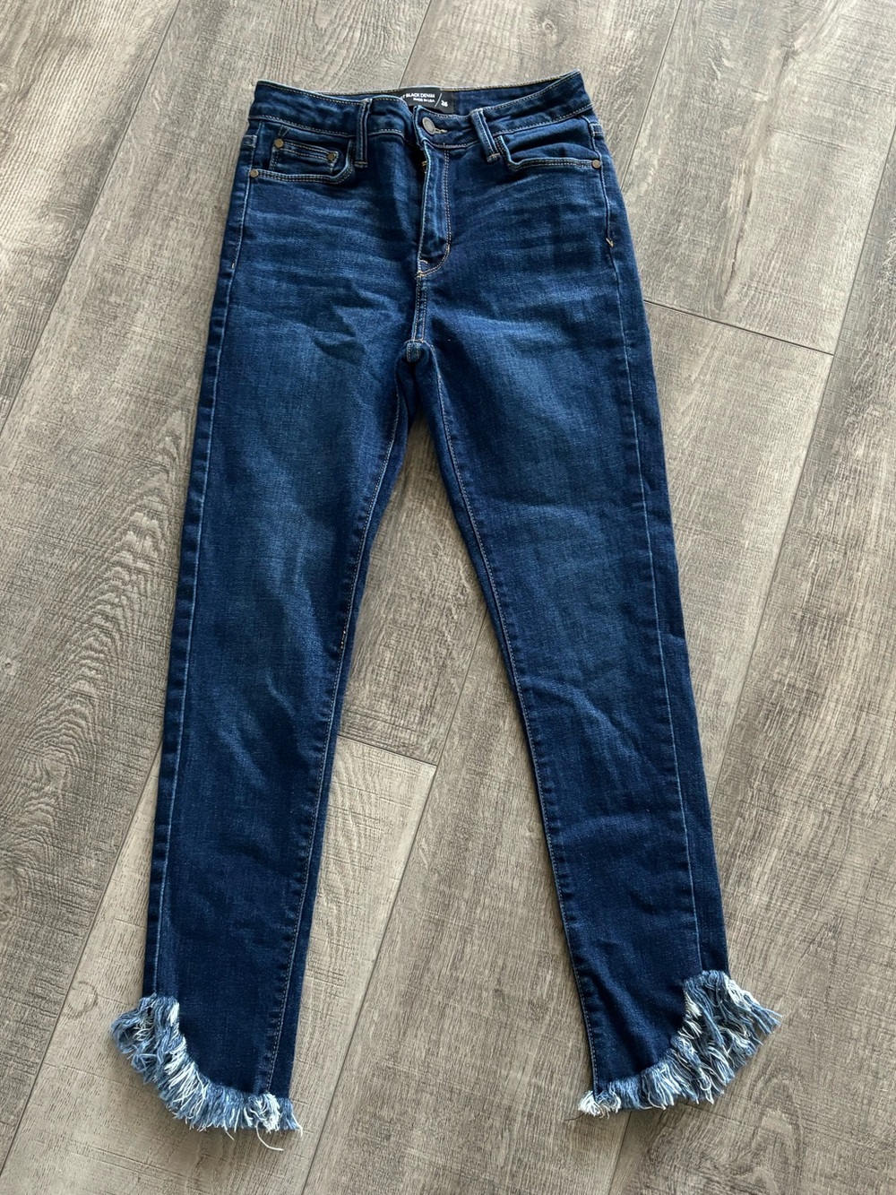 Women’s JUST BLACK Dark Blue Frayed Hem Jeans Soze 26